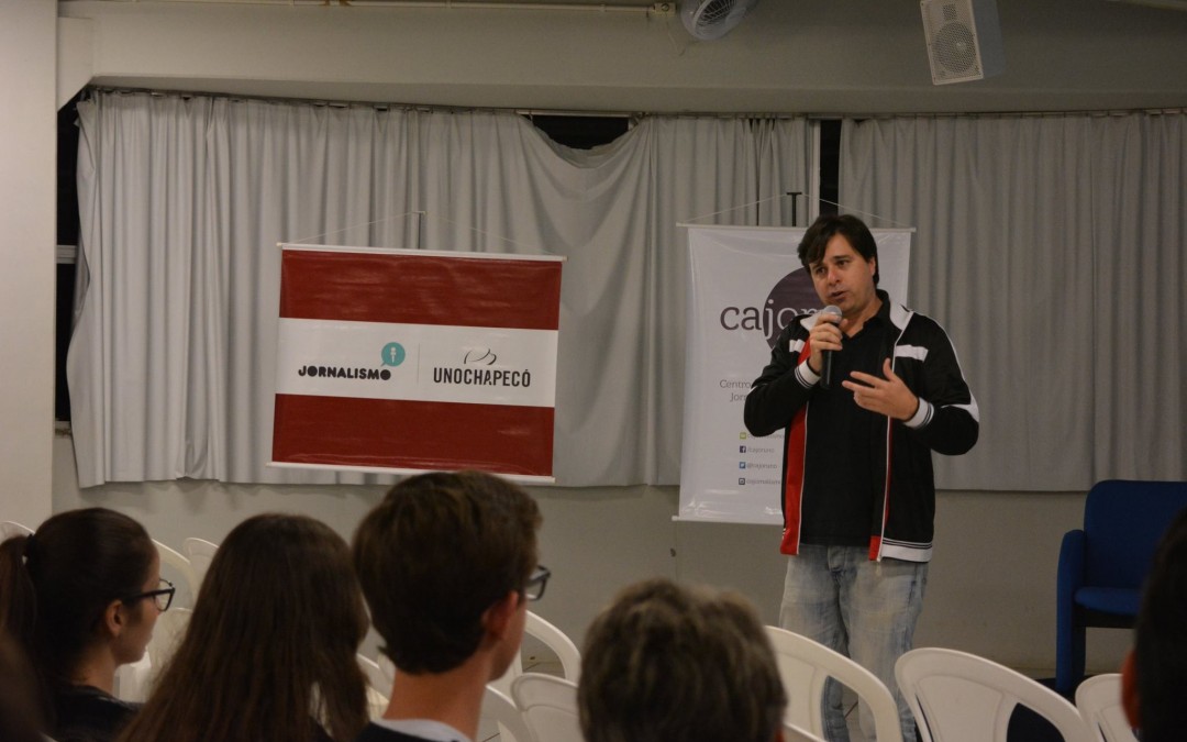 Professor Mário Messagi palestra para o curso de Jornalismo