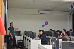 Para celebrar o dia do Jornalista (07_04), o curso de jornalismo da Unochapecó promoveu cinco oficinas com diferentes temas_2